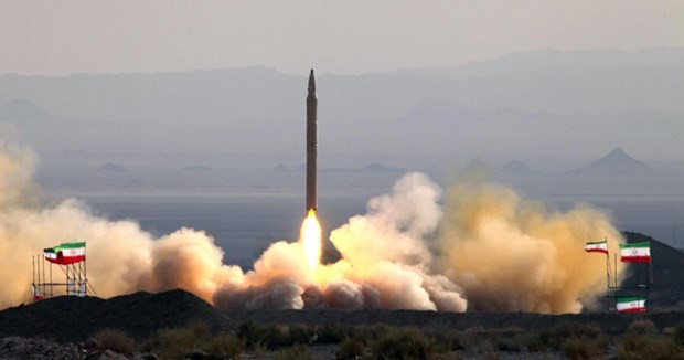 Một vụ phóng tên lửa của Iran. (Nguồn: Mei.edu) Iran tiếp tục theo đuổi chương trình tên lửa vì mục đích quốc phòng ảnh 1