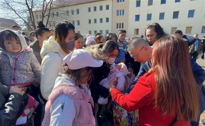 Tích cực hỗ trợ công dân Việt Nam sơ tán từ Ukraine tới Cộng hòa Séc ảnh 2