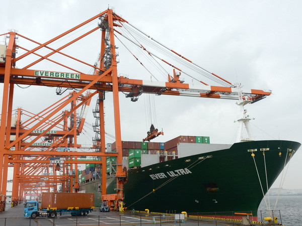 WEF: Kinh tế thế giới trước nguy cơ tăng trưởng chậm lại ảnh 1