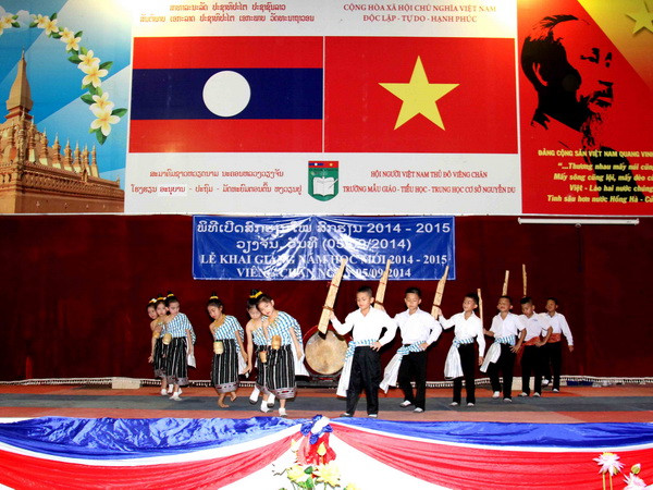 Trường song ngữ Lào-Việt Nam Nguyễn Du đón năm học mới ảnh 1