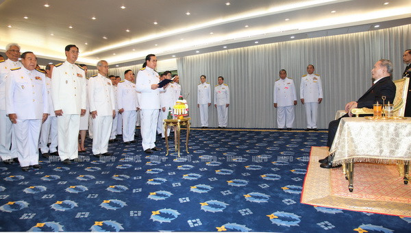 Nội các lâm thời Thái Lan tuyên thệ nhậm chức trước nhà Vua ảnh 1