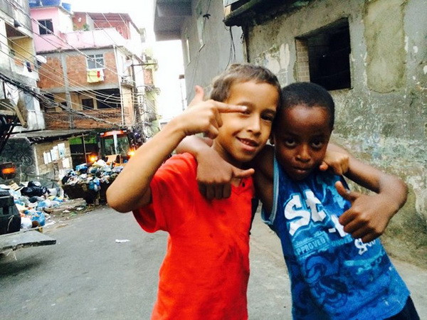 Tình yêu bóng đá và giấc mơ đổi đời của những đứa trẻ Brazil ảnh 2