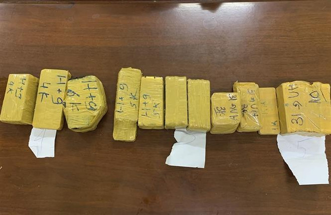 Bắt quả tang vụ vận chuyển 51kg kim loại nghi là vàng qua biên giới ảnh 2