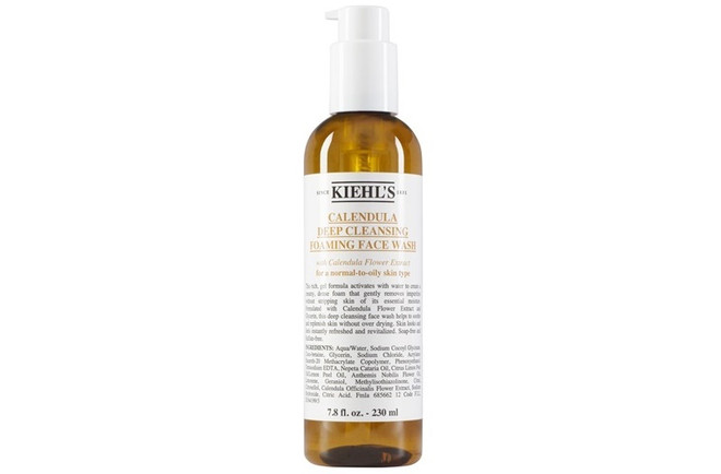 Sữa rửa mặt Kiehl’s - Calendula Deep Cleansing Foaming Face Wash (760.000 đồng): Sữa rửa mặt không chứa sulfate và không chứa paraben, rất thích hợp cho da nhạy cảm. Mười nguyên tắc giúp rửa mặt sạch bạn nên thuộc nằm lòng ảnh 3