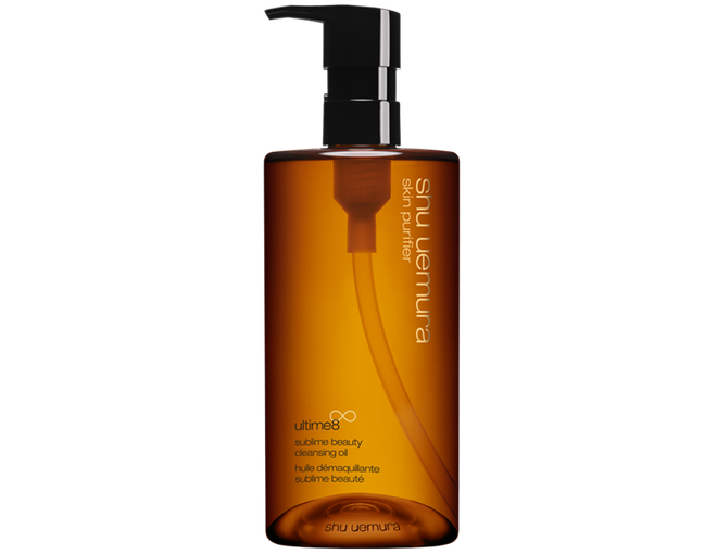 Dầu tẩy trang Shu Uemura - Ultime8 Sublime Beauty Cleansing Oil (1,25 triệu đồng/50ml): Dầu tẩy trang chứa các chiết xuất Đông y, có thể làm sạch lớp trang điểm dễ dàng rồi nhũ hóa thành dạng sữa để bạn có thể rửa trôi được bằng nước. Mười nguyên tắc giúp rửa mặt sạch bạn nên thuộc nằm lòng ảnh 2