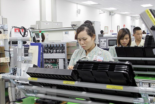 Dây chuyền sản xuất linh kiện điện thoại di động của Samsung Thái Nguyên. (Ảnh: Tuấn Anh/TTXVN) Công bố top 500 doanh nghiệp lớn nhất Việt Nam năm 2021 ảnh 1