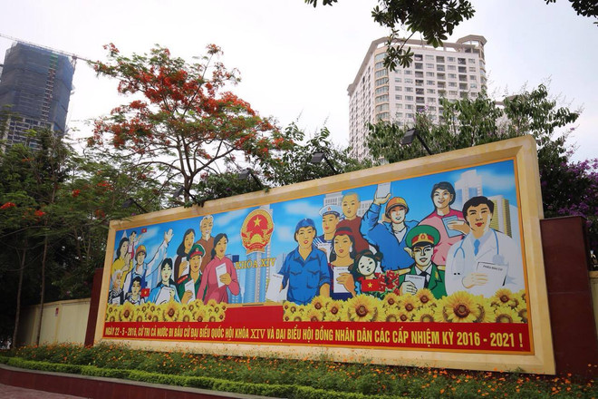 Hà Nội trong sắc đỏ rộn ràng chờ đón ngày hội non sông ảnh 2