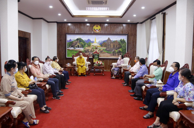 Chư tăng ni, Phật tử Việt Nam tại Lào cùng dân sở tại chống dịch ảnh 1