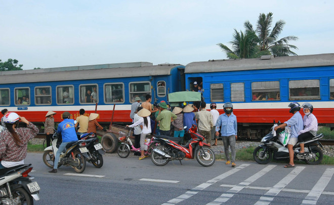 Tàu chở hàng va chạm người đi bộ, một người tử vong tại chỗ ảnh 1