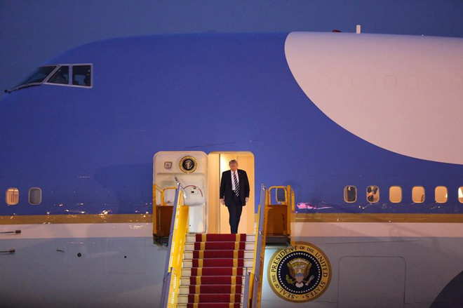 [Photo] Hình ảnh đầu tiên của Tổng thống Hoa Kỳ Donald Trump ở Hà Nội ảnh 3