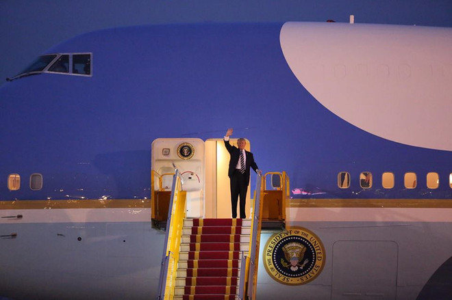 [Photo] Hình ảnh đầu tiên của Tổng thống Hoa Kỳ Donald Trump ở Hà Nội ảnh 4