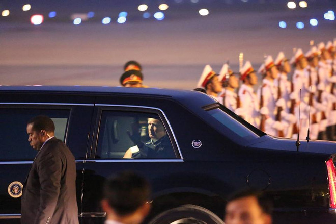 [Photo] Hình ảnh đầu tiên của Tổng thống Hoa Kỳ Donald Trump ở Hà Nội ảnh 13