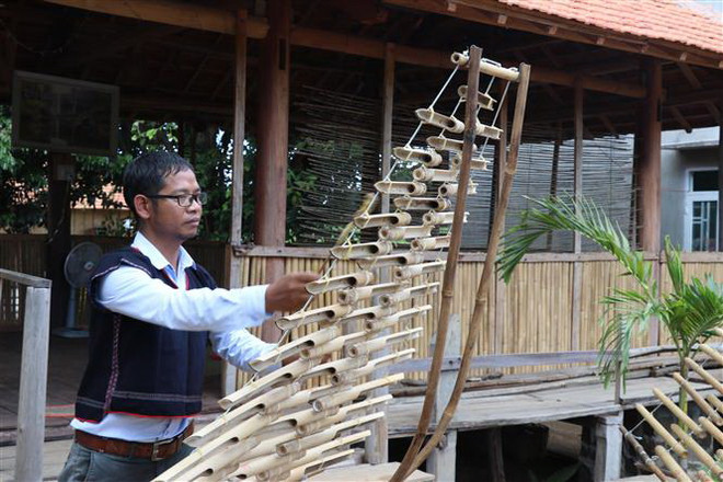 Người truyền cảm hứng cho đồng bào Bahnar ở Gia Lai làm du lịch ảnh 1