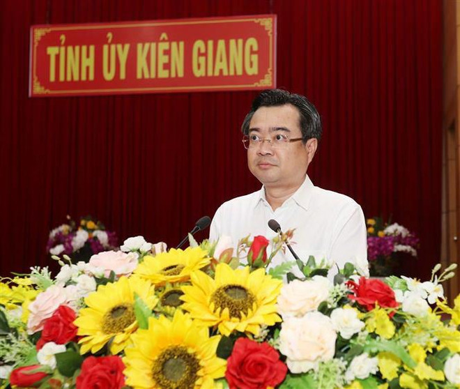 Ông Nguyễn Thanh Nghị, Ủy viên Trung ương Đảng, Bí thư Tỉnh ủy Kiên Giang trình bày báo cáo. (Ảnh: Trí Dũng/TTXVN) Kiên Giang cần phát huy mạnh mẽ, hiệu quả tiềm năng để phát triển ảnh 1