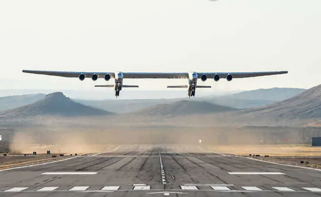 [Video] Chiếc máy bay lớn nhất thế giới lần đầu cất cánh ảnh 1