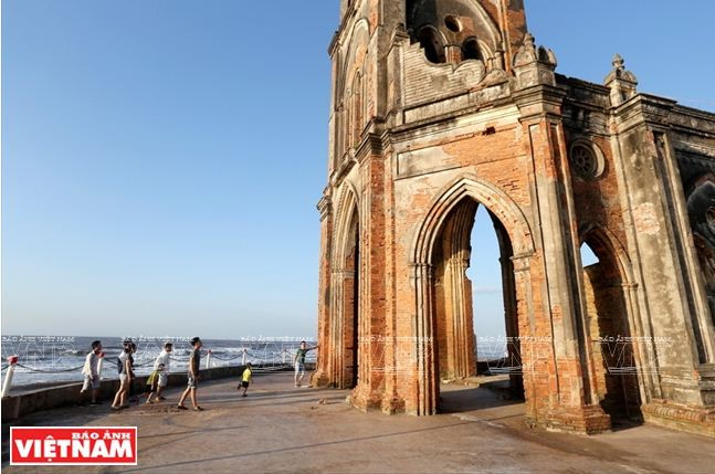 Nhà thờ đổ Hải Lý - Dấu ấn cuộc chiến chống nạn xâm thực ảnh 1