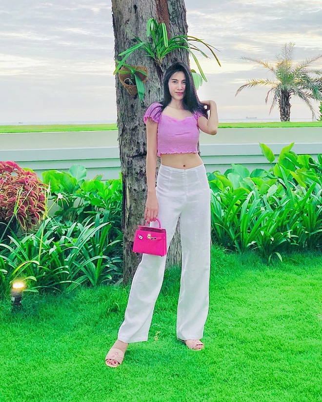 Crop top đổ bộ street style, giúp sao Việt khoe eo thon dáng gọn ảnh 1