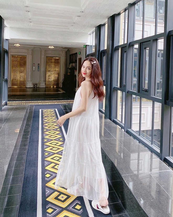 Crop top đổ bộ street style, giúp sao Việt khoe eo thon dáng gọn ảnh 11