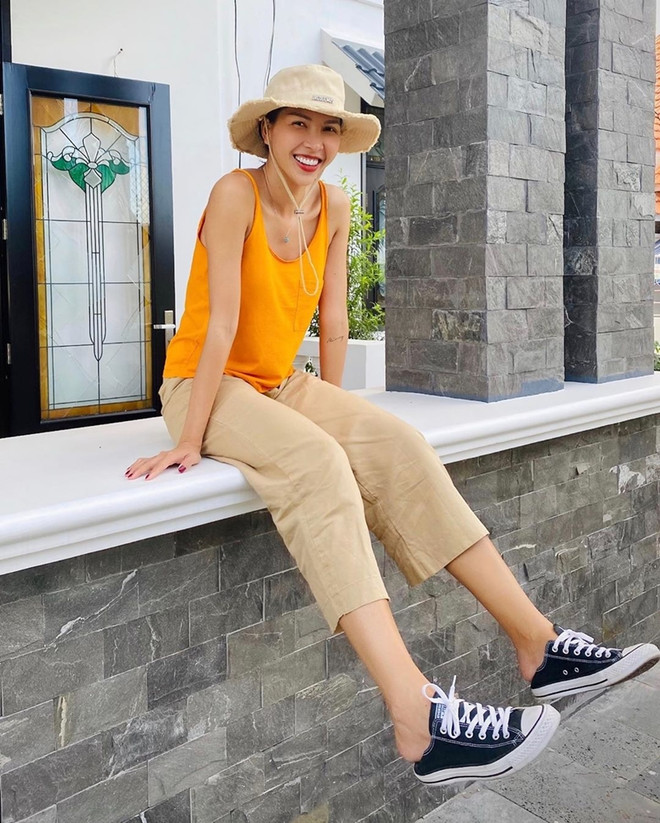 Crop top đổ bộ street style, giúp sao Việt khoe eo thon dáng gọn ảnh 8