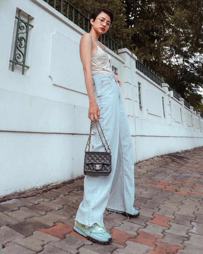 Crop top đổ bộ street style, giúp sao Việt khoe eo thon dáng gọn ảnh 15