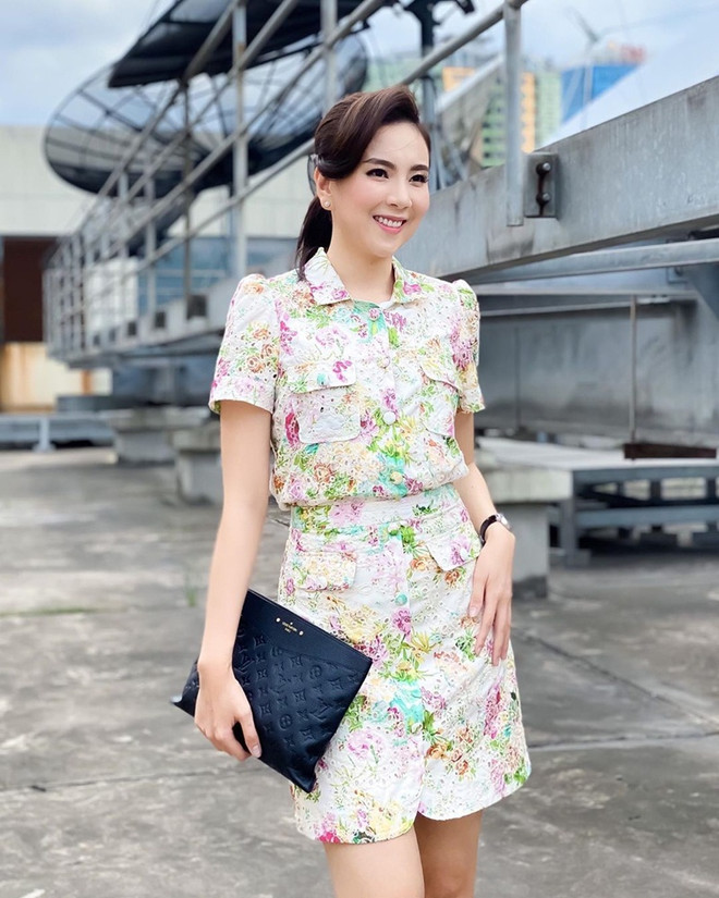 Crop top đổ bộ street style, giúp sao Việt khoe eo thon dáng gọn ảnh 17