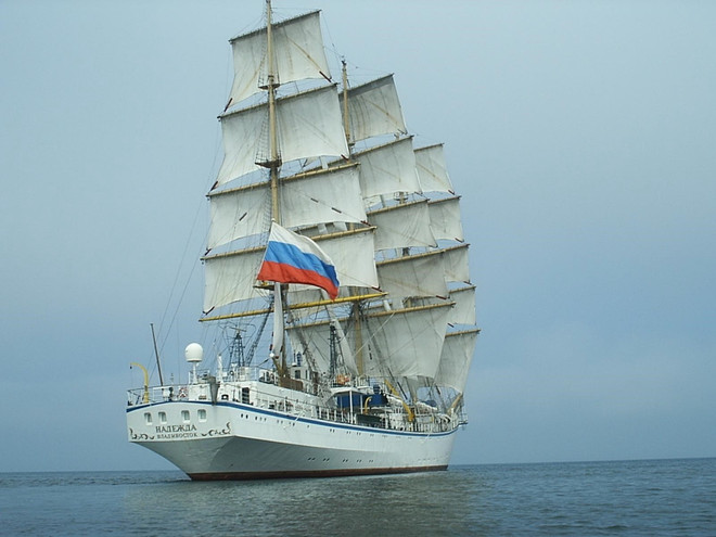 Đưa 2 nữ thuyền viên người Nga gặp sự cố trên biển vào bờ cấp cứu ảnh 1