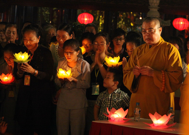 Đêm hội hoa đăng cầu nguyện cho Hà Nội luôn phát triển bền vững ảnh 1