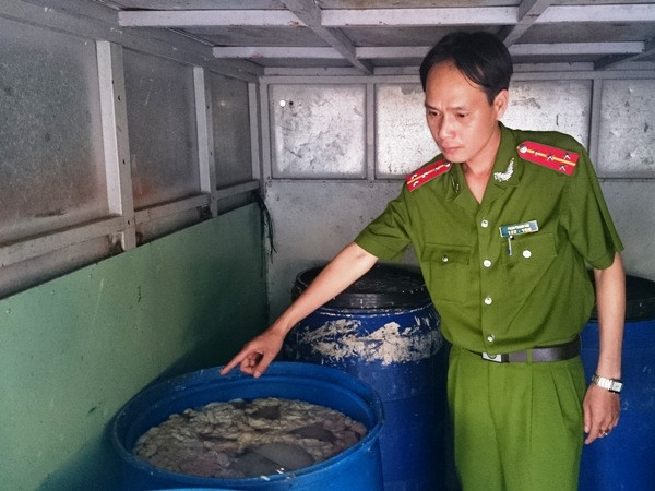 Hà Nội: Bắt quả tang 2 đối tượng chở 250kg nội tạng bốc mùi ảnh 1