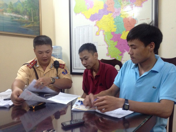 Nhái xe cấp cứu, chở “lậu” bệnh nhân ngay giữa Hà Nội ảnh 1