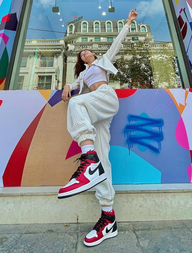 Tan chảy với street style "kẹo ngọt," ngập màu pastel của sao Việt ảnh 18