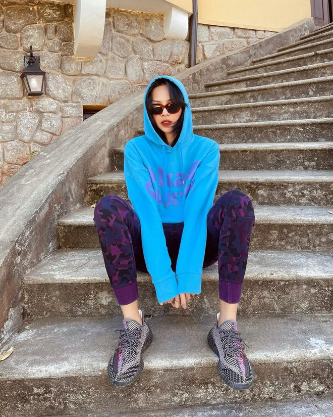 Tan chảy với street style "kẹo ngọt," ngập màu pastel của sao Việt ảnh 22