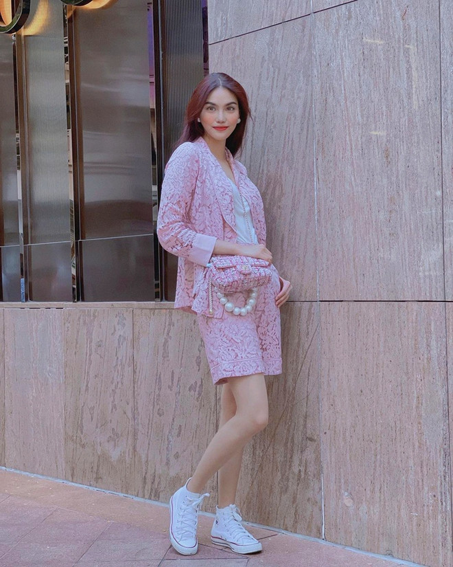Tan chảy với street style "kẹo ngọt," ngập màu pastel của sao Việt ảnh 6