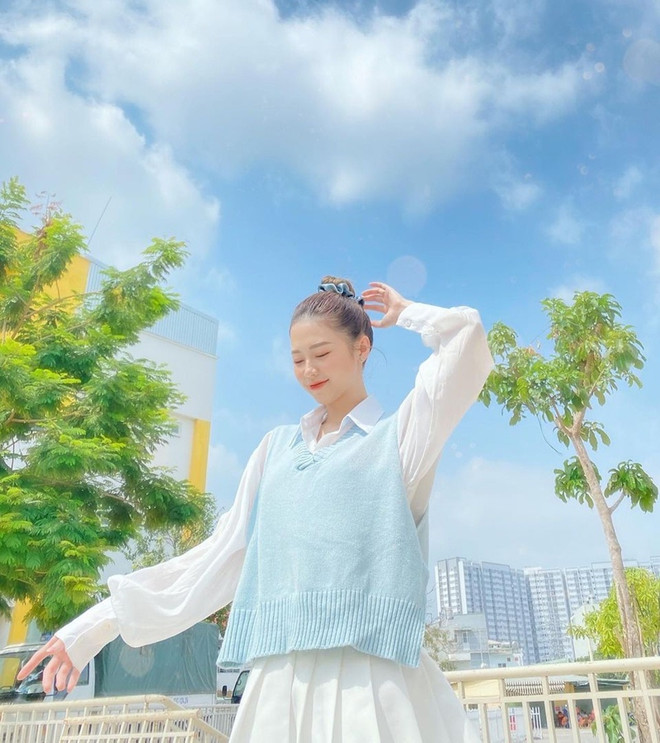 Tan chảy với street style "kẹo ngọt," ngập màu pastel của sao Việt ảnh 3