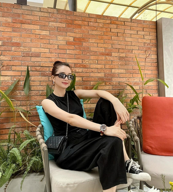 Tan chảy với street style "kẹo ngọt," ngập màu pastel của sao Việt ảnh 16