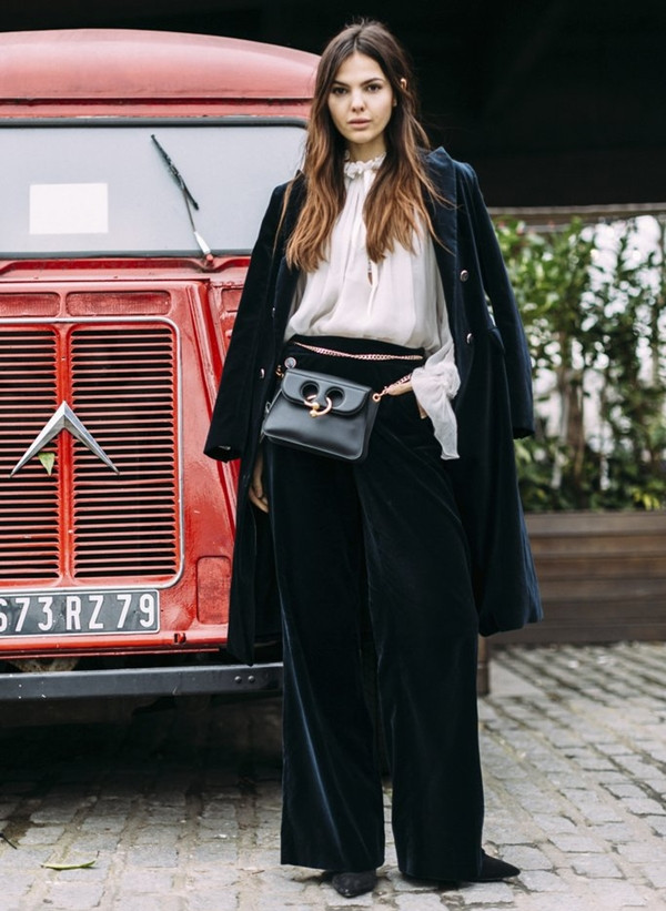 Street style: “50 sắc thái” áo khoác và cuộc chơi của gam màu nóng ảnh 22