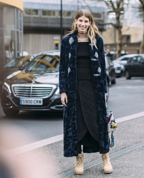 Street style: “50 sắc thái” áo khoác và cuộc chơi của gam màu nóng ảnh 23