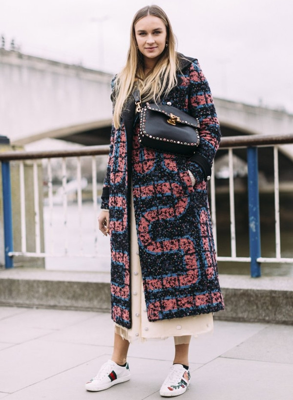 Street style: “50 sắc thái” áo khoác và cuộc chơi của gam màu nóng ảnh 20