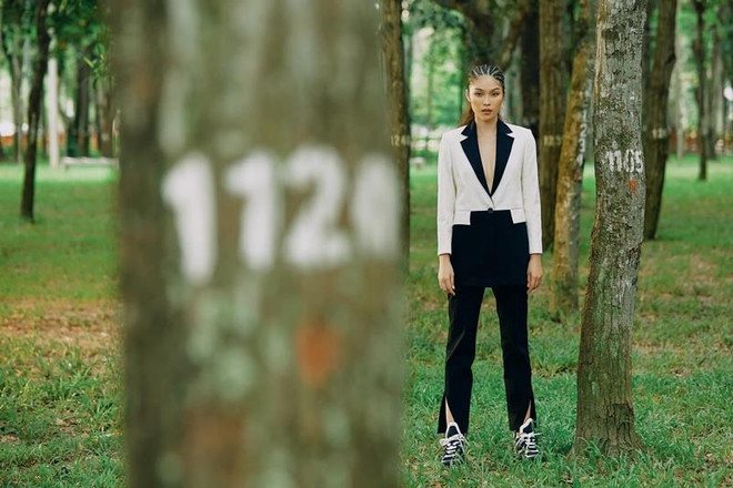 Ngày Hè rực rỡ với những bộ suit đậm chất nữ quyền ảnh 8