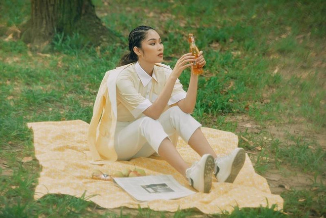 Ngày Hè rực rỡ với những bộ suit đậm chất nữ quyền ảnh 6