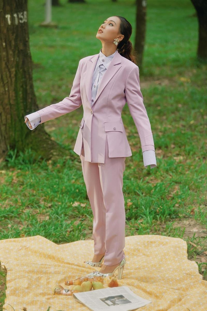 Ngày Hè rực rỡ với những bộ suit đậm chất nữ quyền ảnh 4