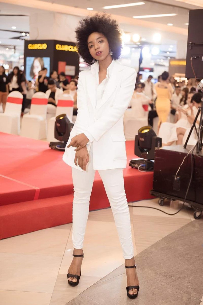 Ngày Hè rực rỡ với những bộ suit đậm chất nữ quyền ảnh 2