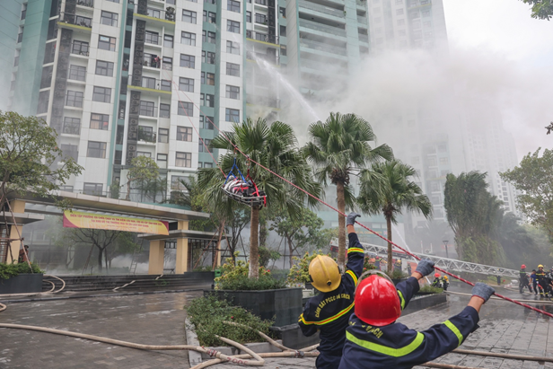 Hơn 600 người tham gia diễn tập phòng cháy chữa cháy tại Ecopark ảnh 5