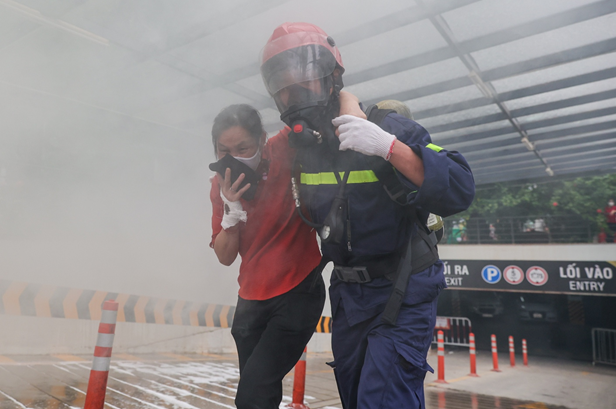 Hơn 600 người tham gia diễn tập phòng cháy chữa cháy tại Ecopark ảnh 2