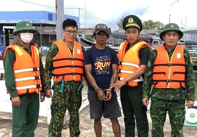 Cà Mau bắt 2 đối tượng bị truy nã về tội trộm cắp và tàng trữ ma túy ảnh 1