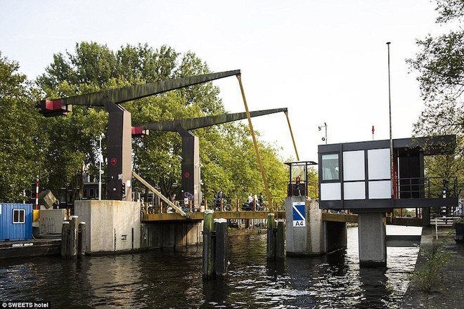 Trải nghiệm độc đáo với khách sạn trên mặt nước ở Amsterdam ảnh 5