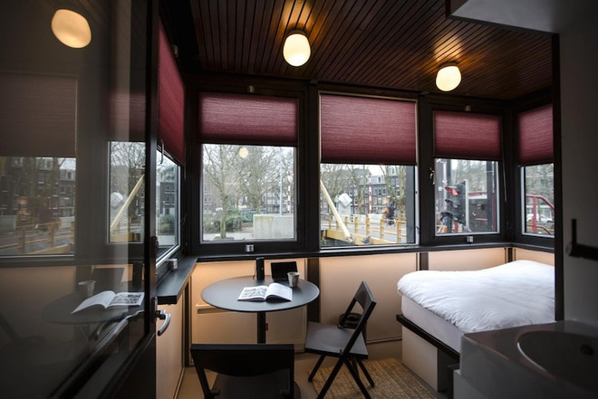Trải nghiệm độc đáo với khách sạn trên mặt nước ở Amsterdam ảnh 3