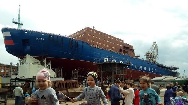 [Video] Nga hạ thủy tàu phá băng hạt nhân lớn nhất thế giới ảnh 1