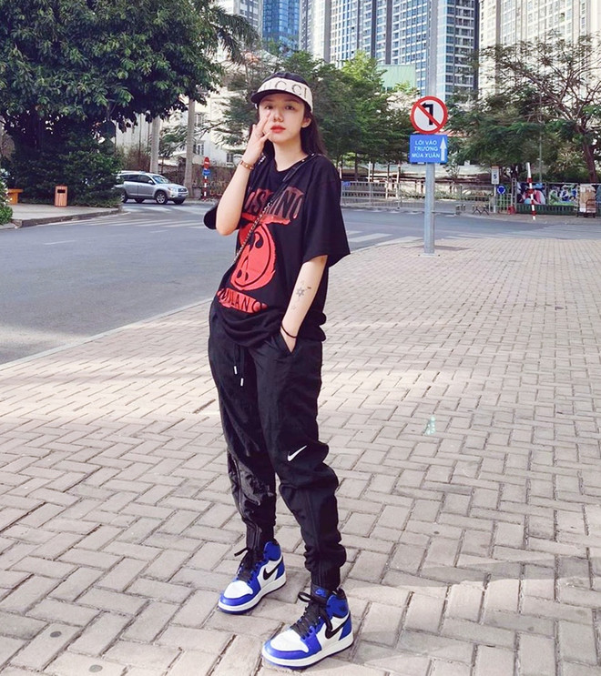 Dàn sao Việt "bung xòe" váy áo sau khi hết giãn cách xã hội ảnh 11