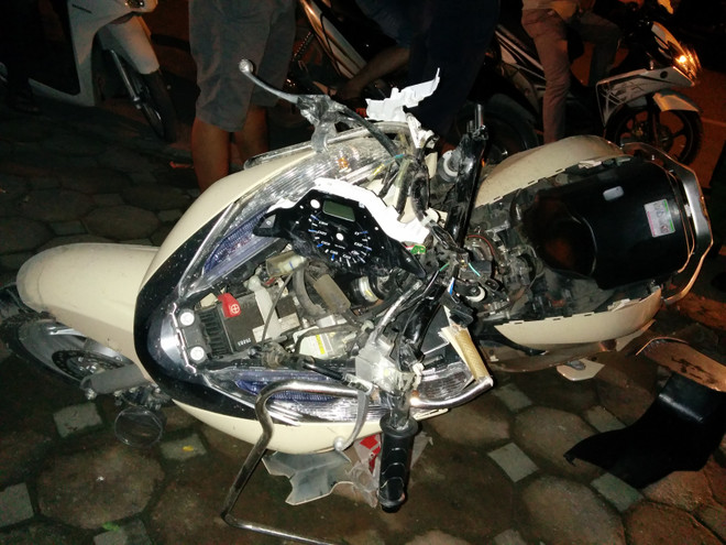 [Video] Xe "điên" kéo lê xe máy, tài xế đe dọa người dân truy đuổi ảnh 1