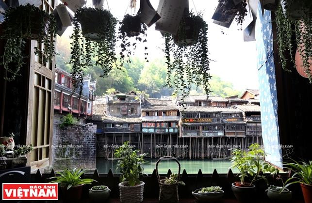 Phượng Hoàng: Cổ trấn mang ký ức thời gian nổi tiếng Trung Quốc ảnh 7